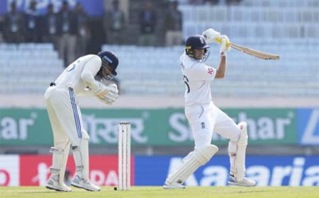 4வது டெஸ்ட்: இங்கிலாந்து அணி 353 ரன்கள் குவிப்பு